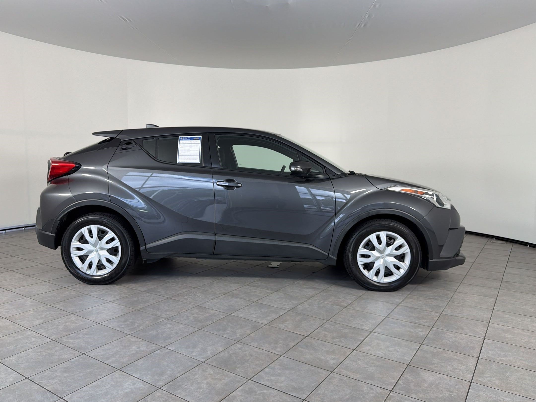 Used 2019 Toyota C-HR LE FWD image 8