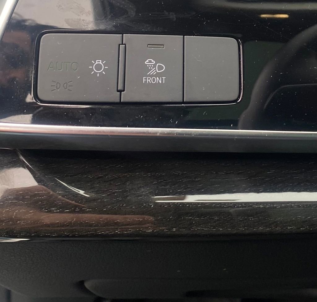 Used 2022 Audi Q7 3.0T Premium image 13