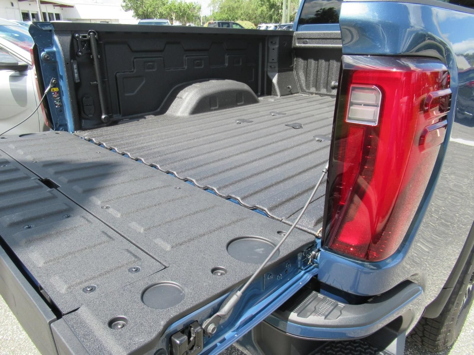 New 2026 GMC Sierra 2500 Denali w/ Denali Reserve Package AWD/4WD image 9