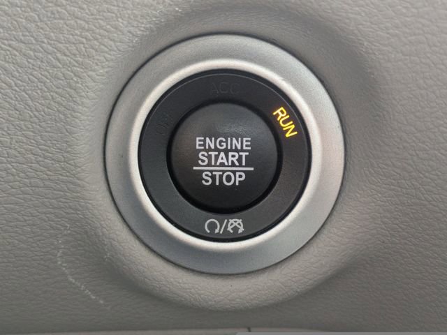 Used 2023 Chrysler Voyager LX image 32