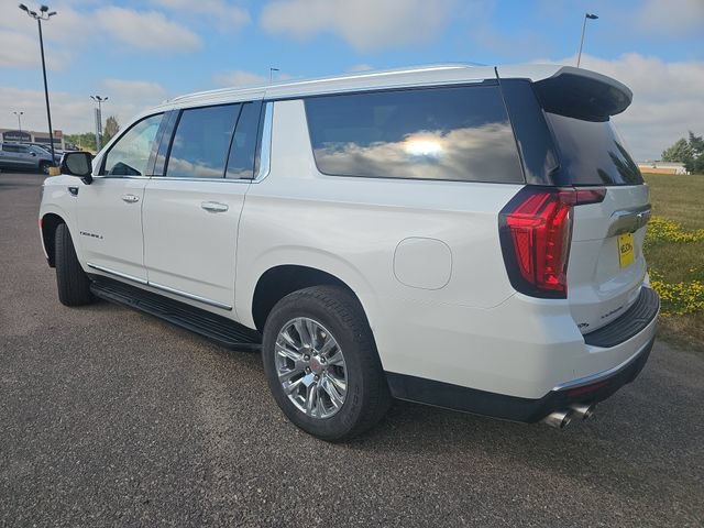 Used 2023 GMC Yukon XL Denali AWD/4WD image 3