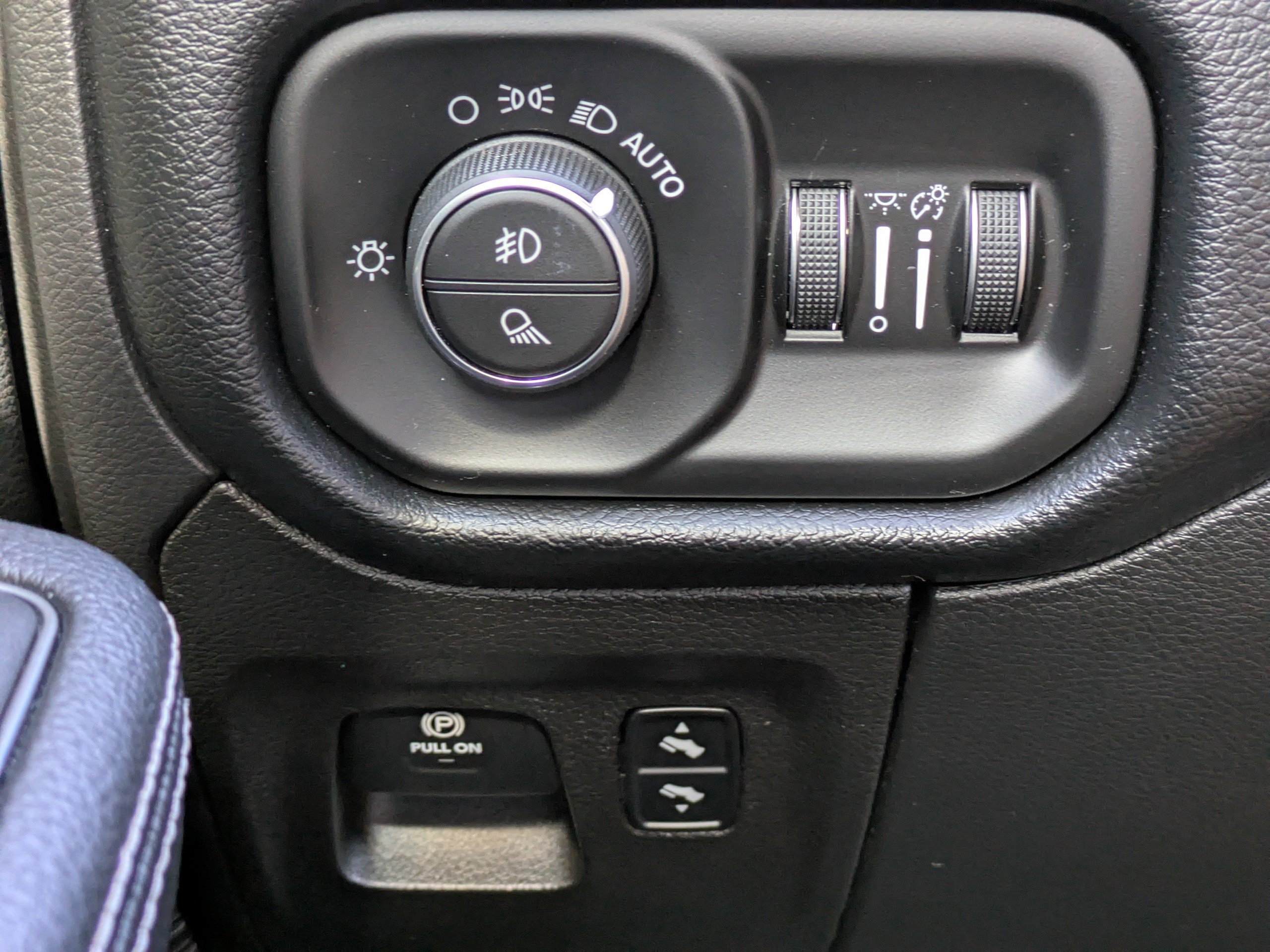 Used 2019 RAM 1500 Laramie image 18