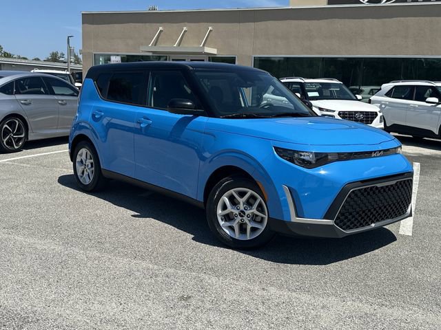 Used 2025 Kia Soul S FWD image 2