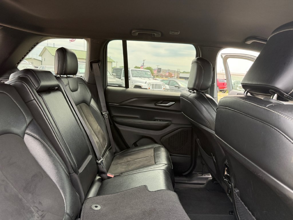 Used 2024 Jeep Grand Cherokee Altitude RWD image 39