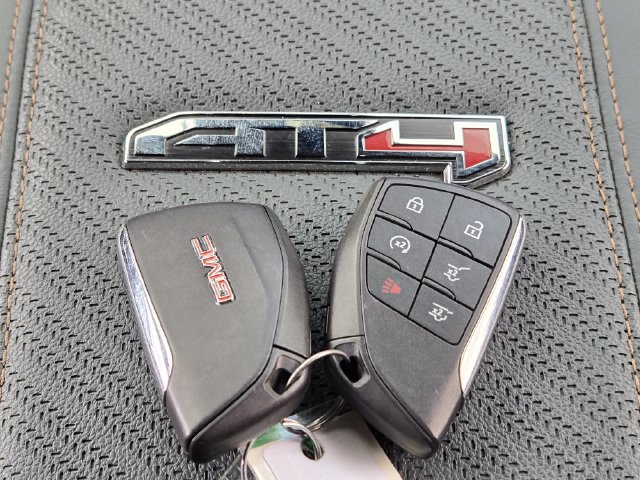 Used 2025 GMC Yukon AT4 w/ AT4 Premium Package AWD/4WD image 38
