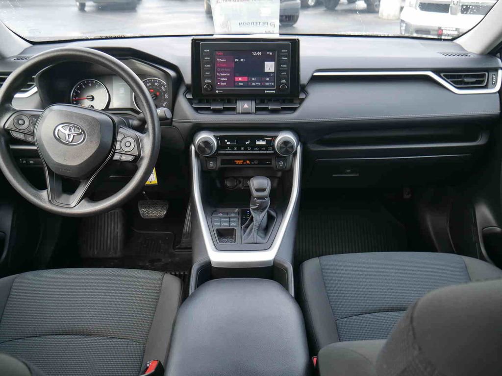 Used 2022 Toyota RAV4 LE image 5