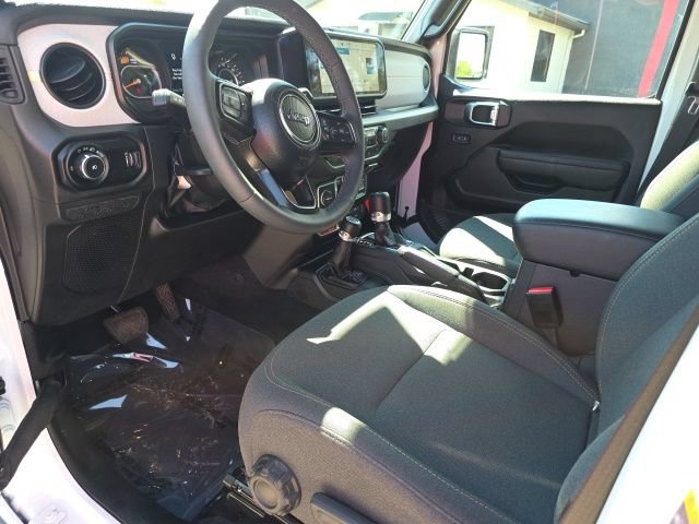 Used 2026 Jeep Wrangler Unlimited Sport AWD/4WD image 2