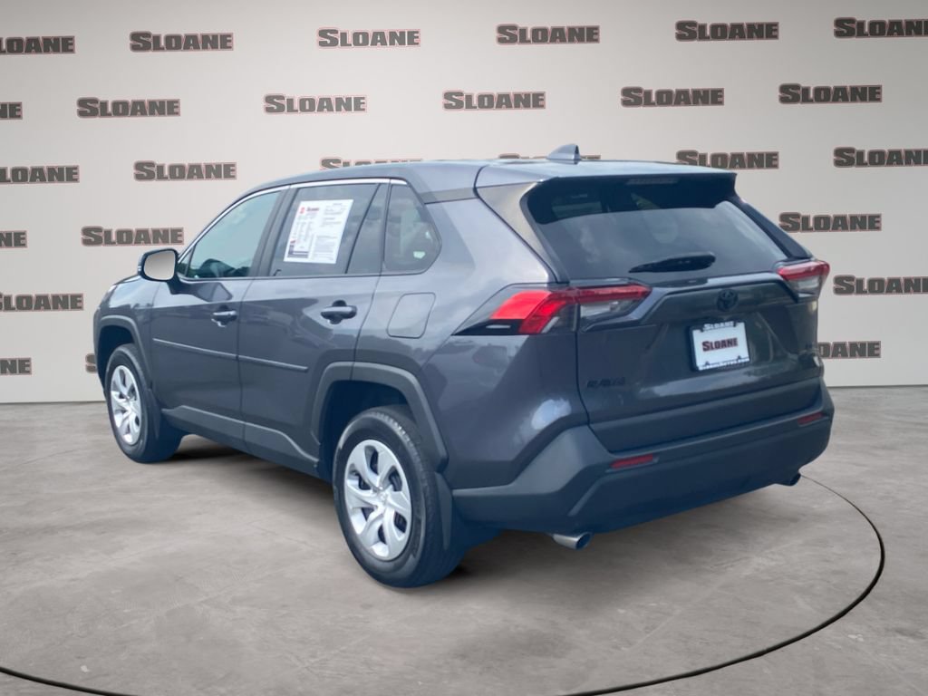 Used 2023 Toyota RAV4 LE AWD/4WD image 3