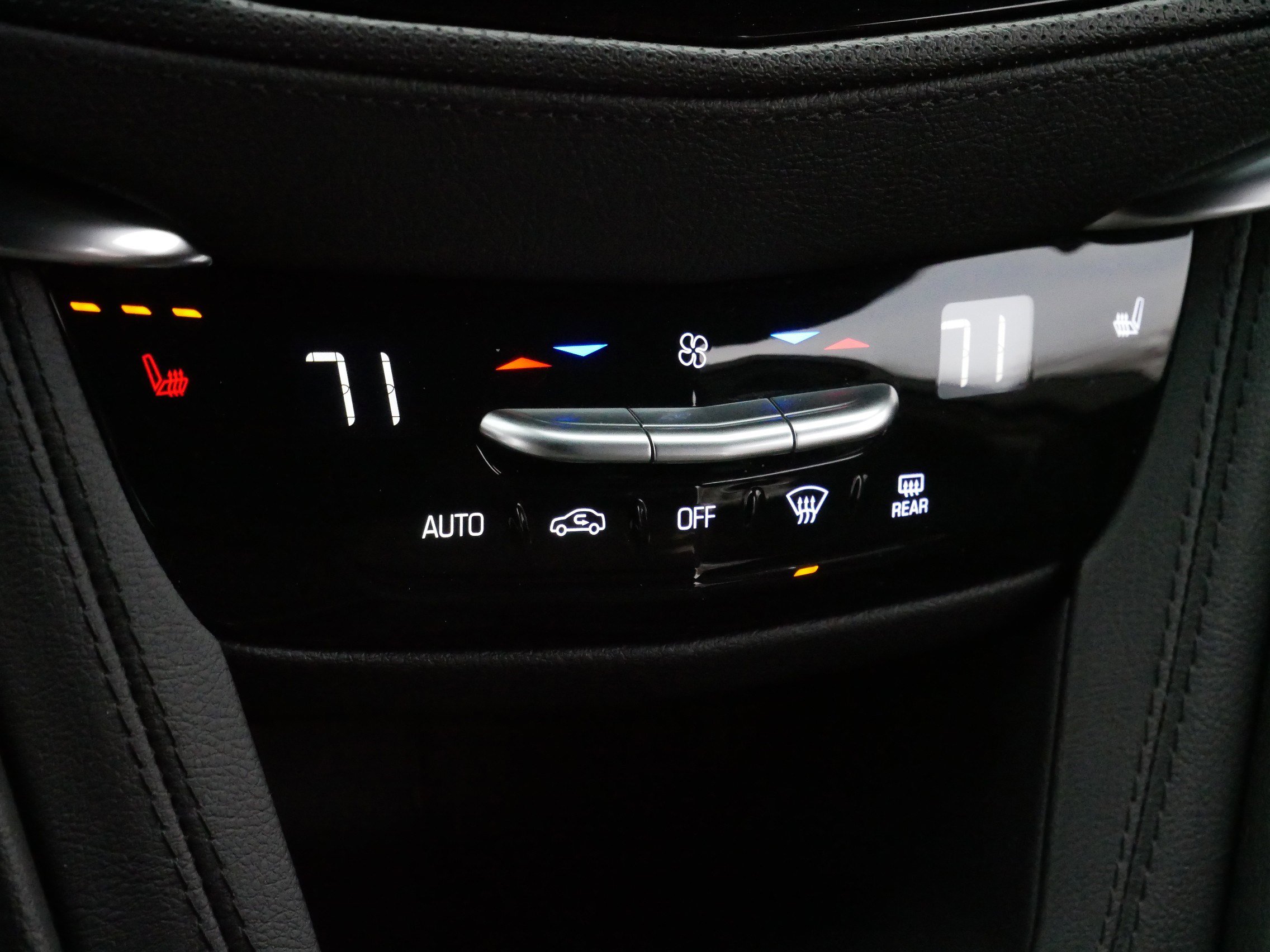 Certified 2025 Cadillac XT5 Premium Luxury image 23