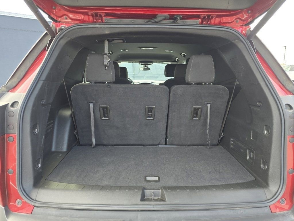 Used 2023 Chevrolet Traverse LT w/ Midnight/Sport Edition image 14