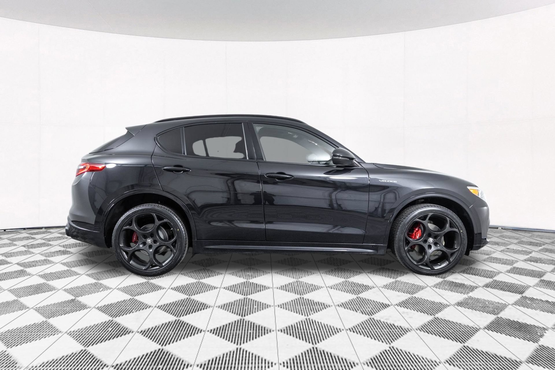 Used 2023 Alfa Romeo Stelvio Veloce AWD/4WD image 22