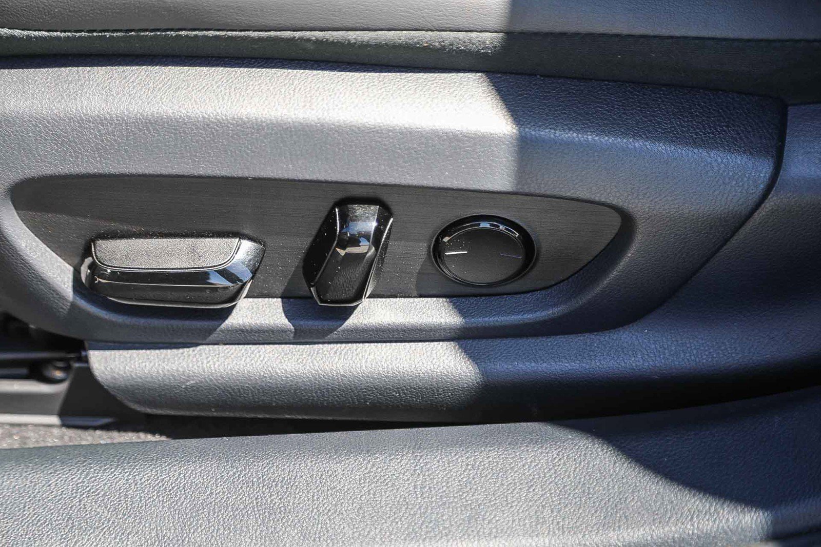 Used 2024 Lexus ES 300h F Sport w/ Accessory Package (Z2) FWD image 19