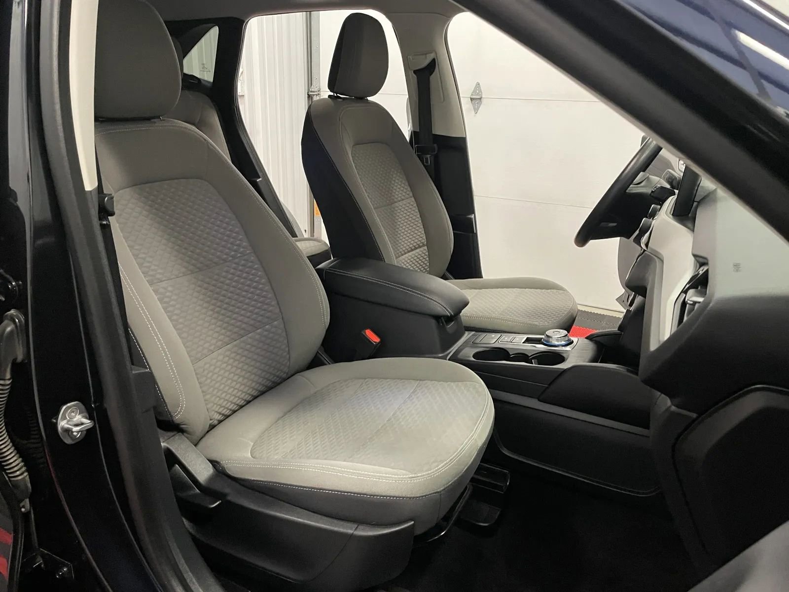 Used 2021 Ford Escape SE image 44