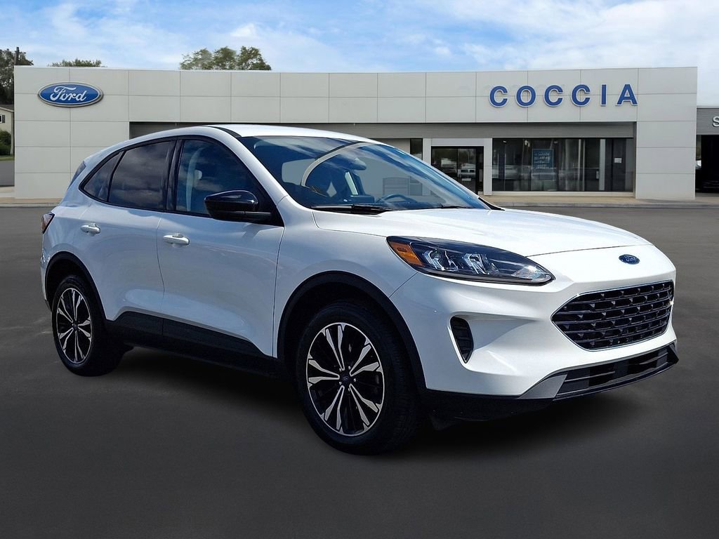 Certified 2022 Ford Escape SE w/ SE Sport Appearance Package image 3