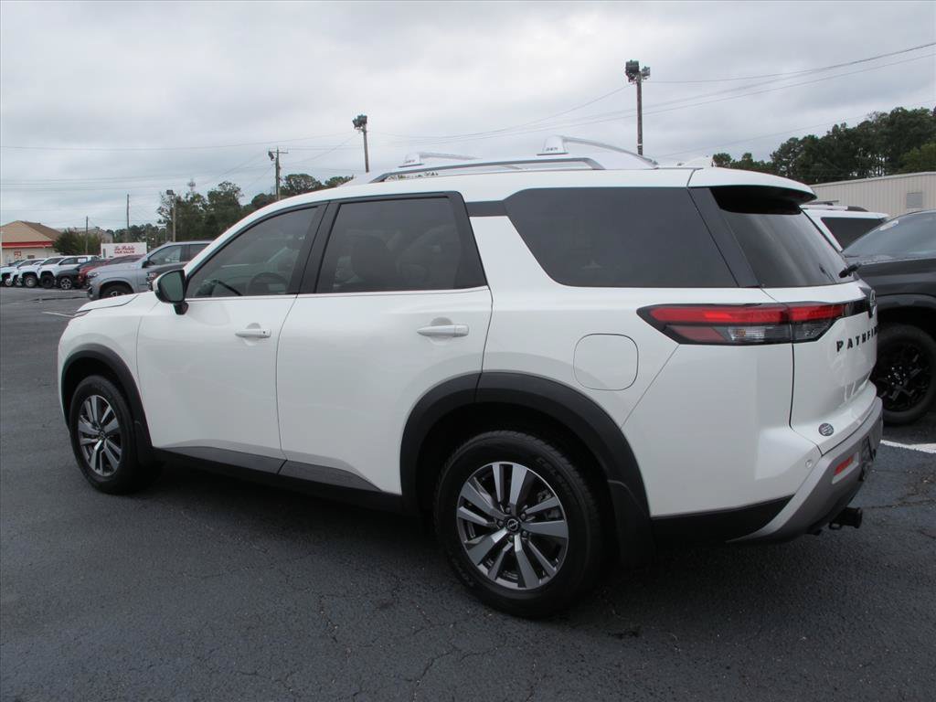 Used 2023 Nissan Pathfinder SL w/ Lighting Package (N92) FWD image 5