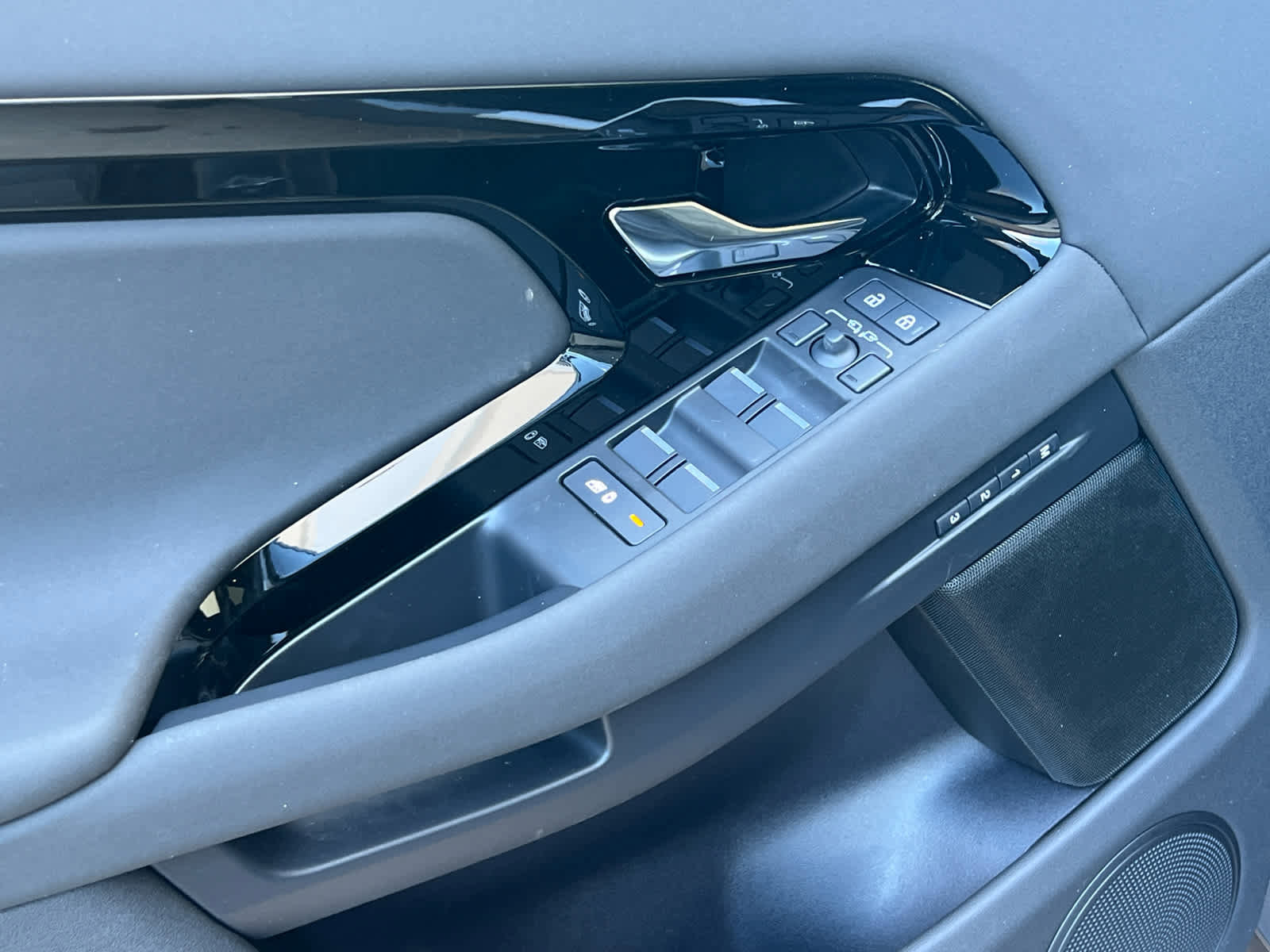 New 2026 Land Rover Range Rover Evoque S image 17