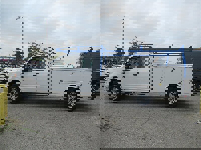 Used 2022 Ford F350 XL w/ Power Equipment Group image 4