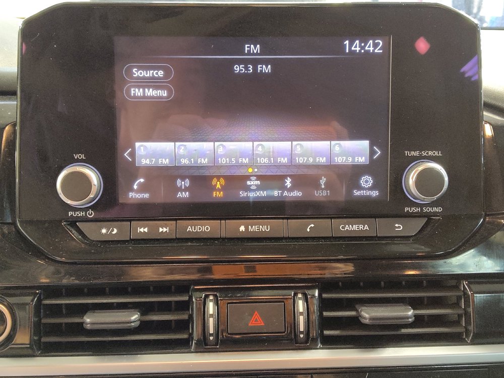 Used 2023 Nissan Pathfinder SV AWD/4WD image 25