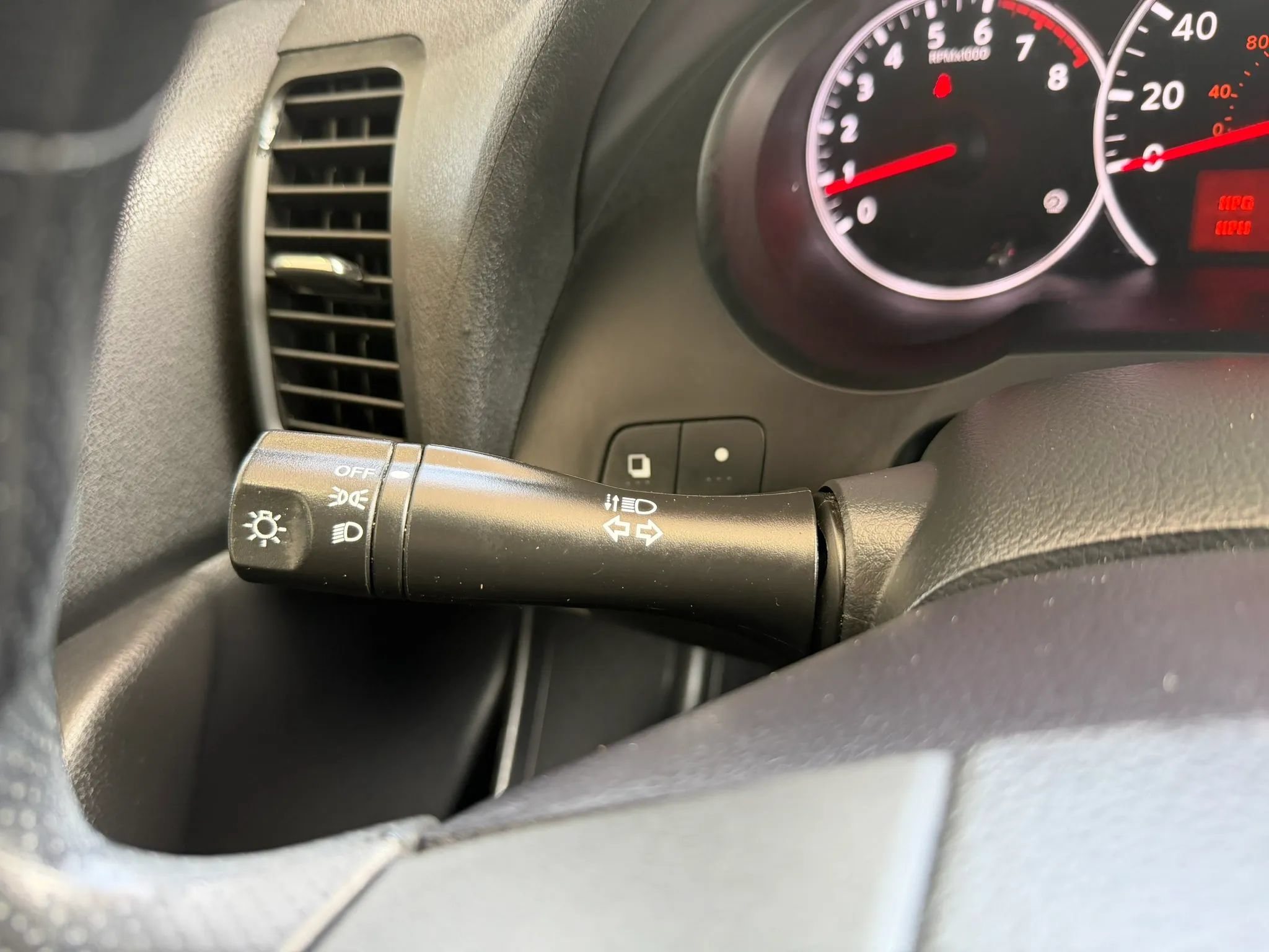 Used 2010 Nissan Altima 2.5 S FWD image 12