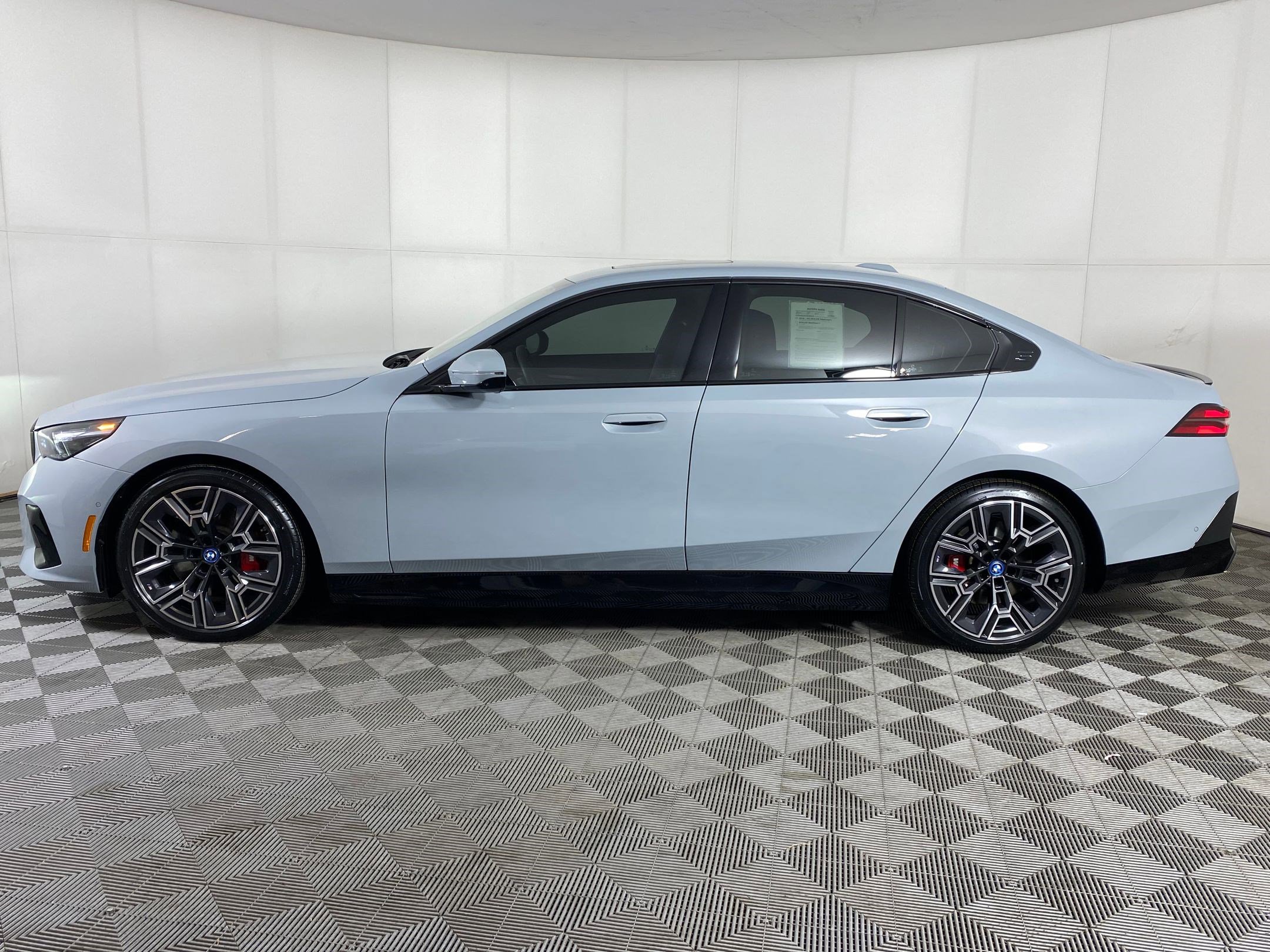 Certified 2025 BMW i5 xDrive40 w/ M Sport Package image 2