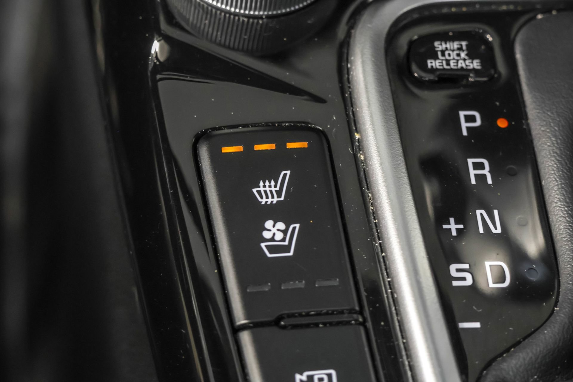 Used 2024 Kia Seltos SX w/ SX Sunroof Package image 11