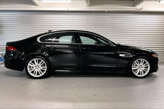 Certified 2022 Jaguar XF R-Dynamic SE AWD/4WD image 14
