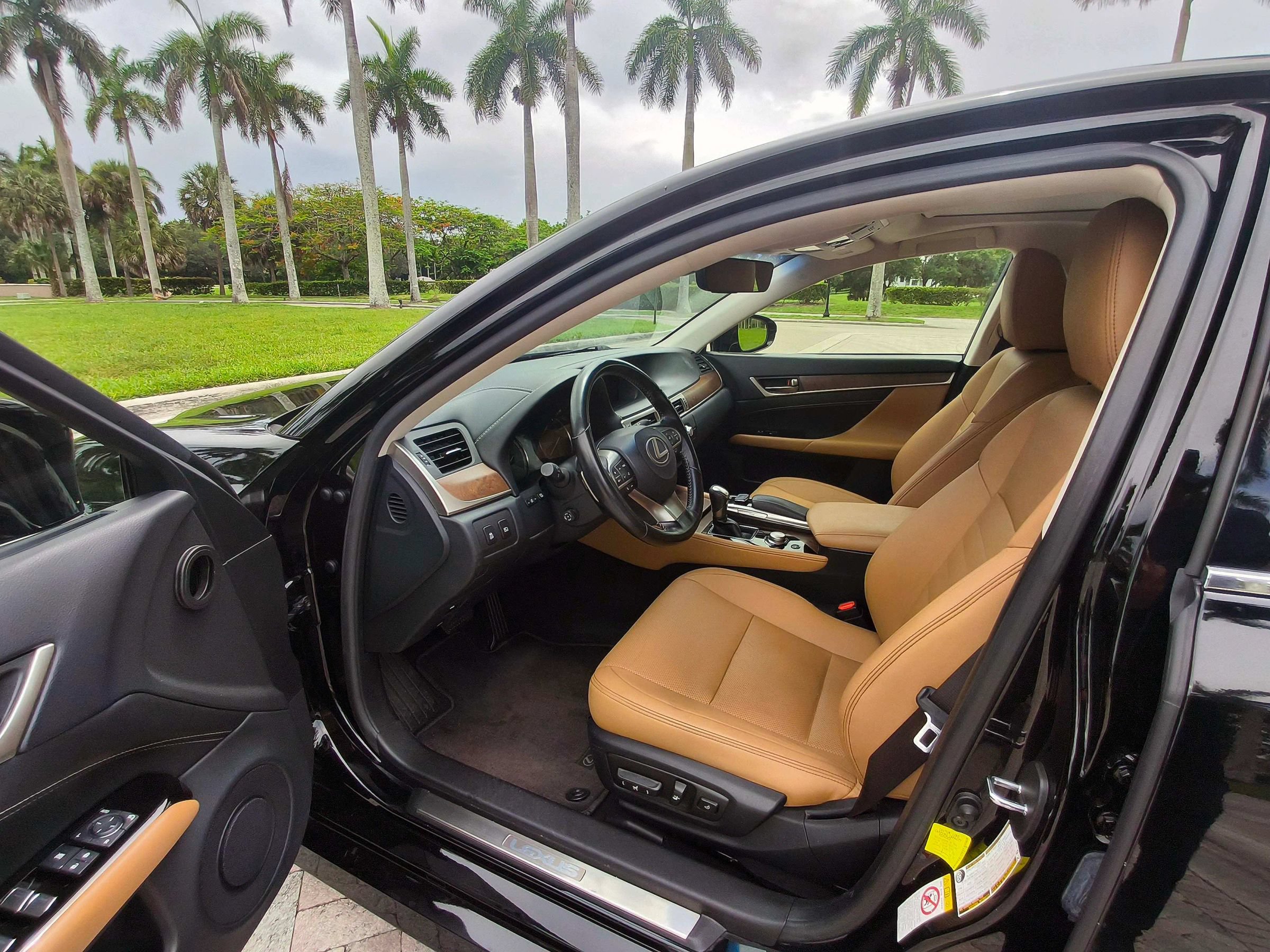 Used 2017 Lexus GS 350 w/ Preferred Accessory Package RWD image 4