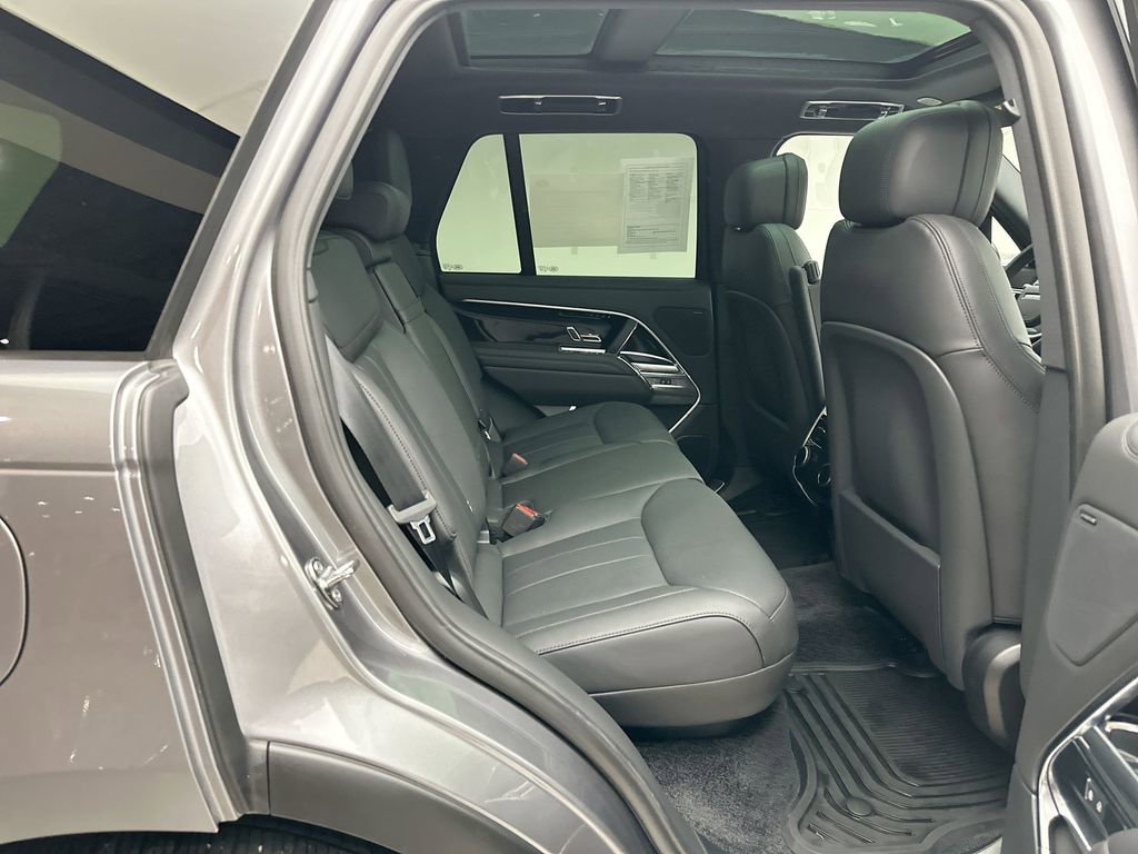 Certified 2025 Land Rover Range Rover SE AWD/4WD image 19