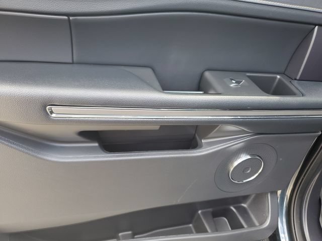 Used 2024 Ford Expedition Max XLT AWD/4WD image 27