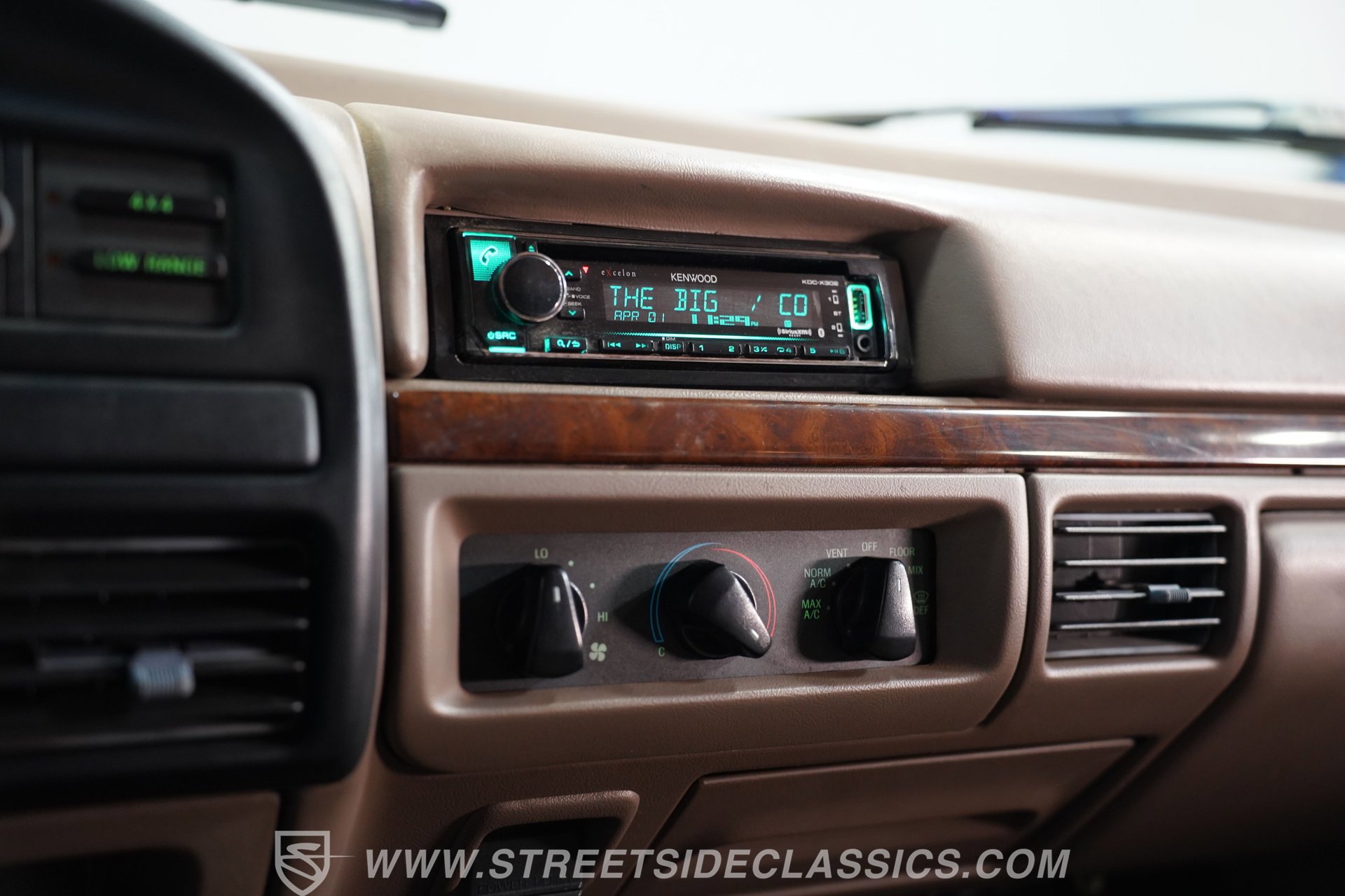 Used 1996 Ford Bronco Eddie Bauer image 40