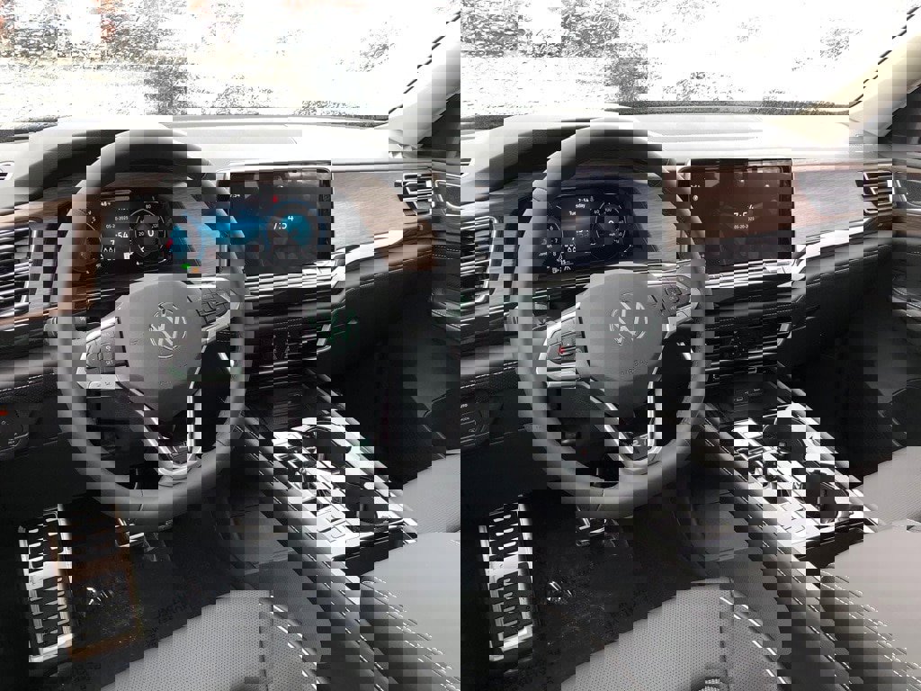 New 2025 Volkswagen Atlas SEL Premium R-Line image 16