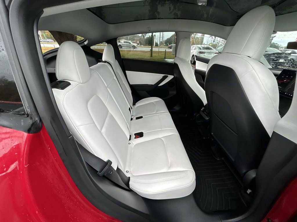 Used 2022 Tesla Model Y Long Range image 23