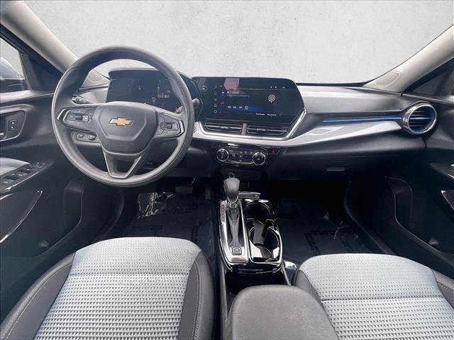 Certified 2025 Chevrolet Trax LT w/ LPO, Blackout Package FWD image 16