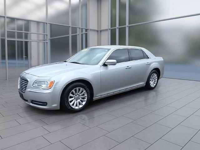 Used 2012 Chrysler 300 RWD image 4
