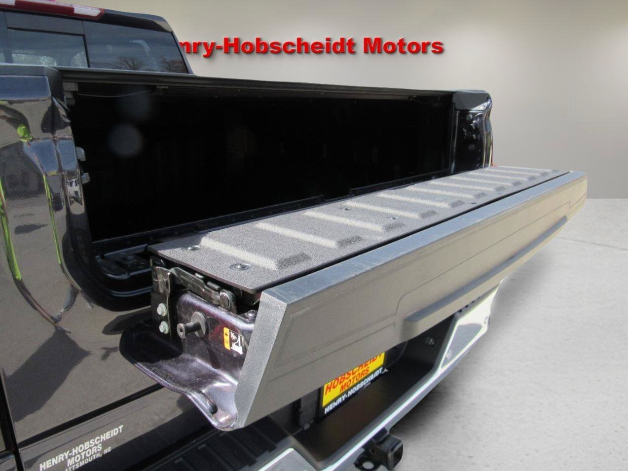Used 2023 GMC Sierra 1500 SLT w/ SLT Premium Plus Package AWD/4WD image 13
