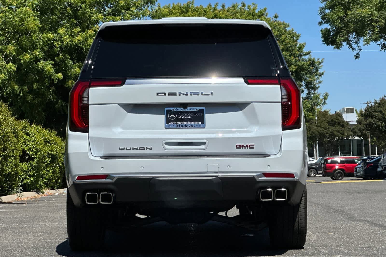 Used 2026 GMC Yukon XL Denali w/ Sun & Power Step Package AWD/4WD image 4