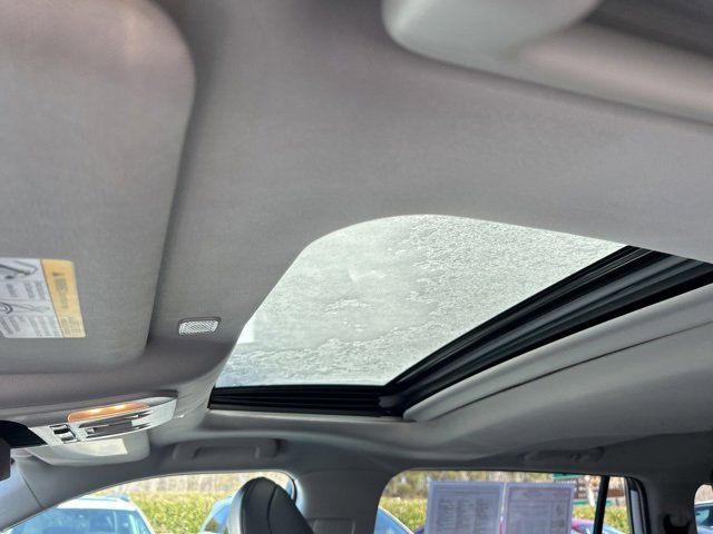 Used 2025 Toyota Highlander XLE image 32