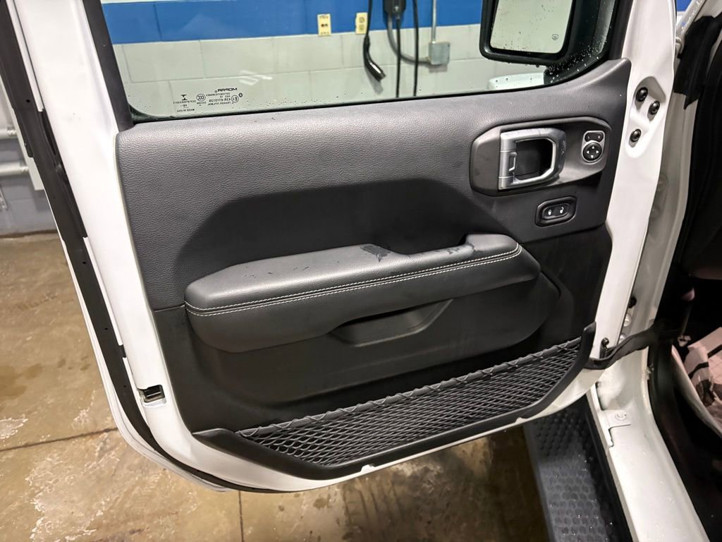 Used 2019 Jeep Wrangler Unlimited Sahara image 21