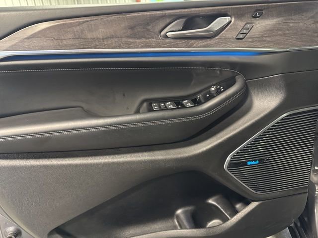 Used 2022 Jeep Grand Cherokee Overland image 12