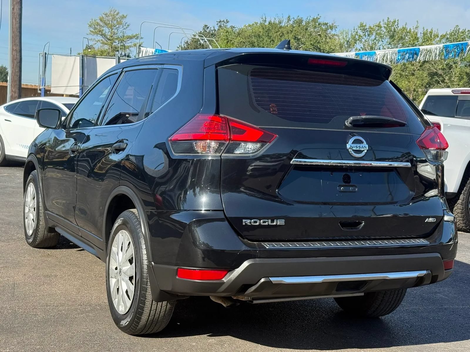 Used 2017 Nissan Rogue S AWD/4WD image 7