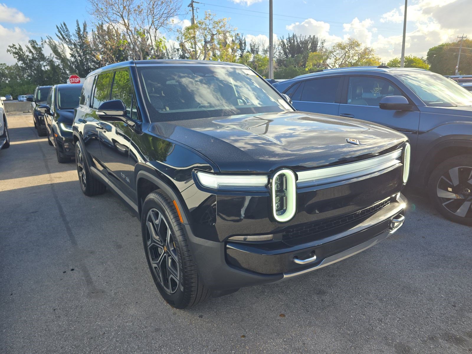 Used 2026 Rivian R1S Adventure image 2