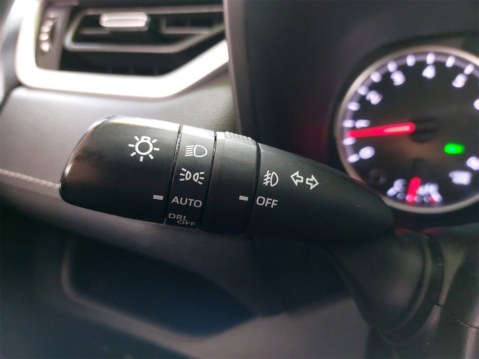 Used 2021 Toyota RAV4 XLE Premium image 25