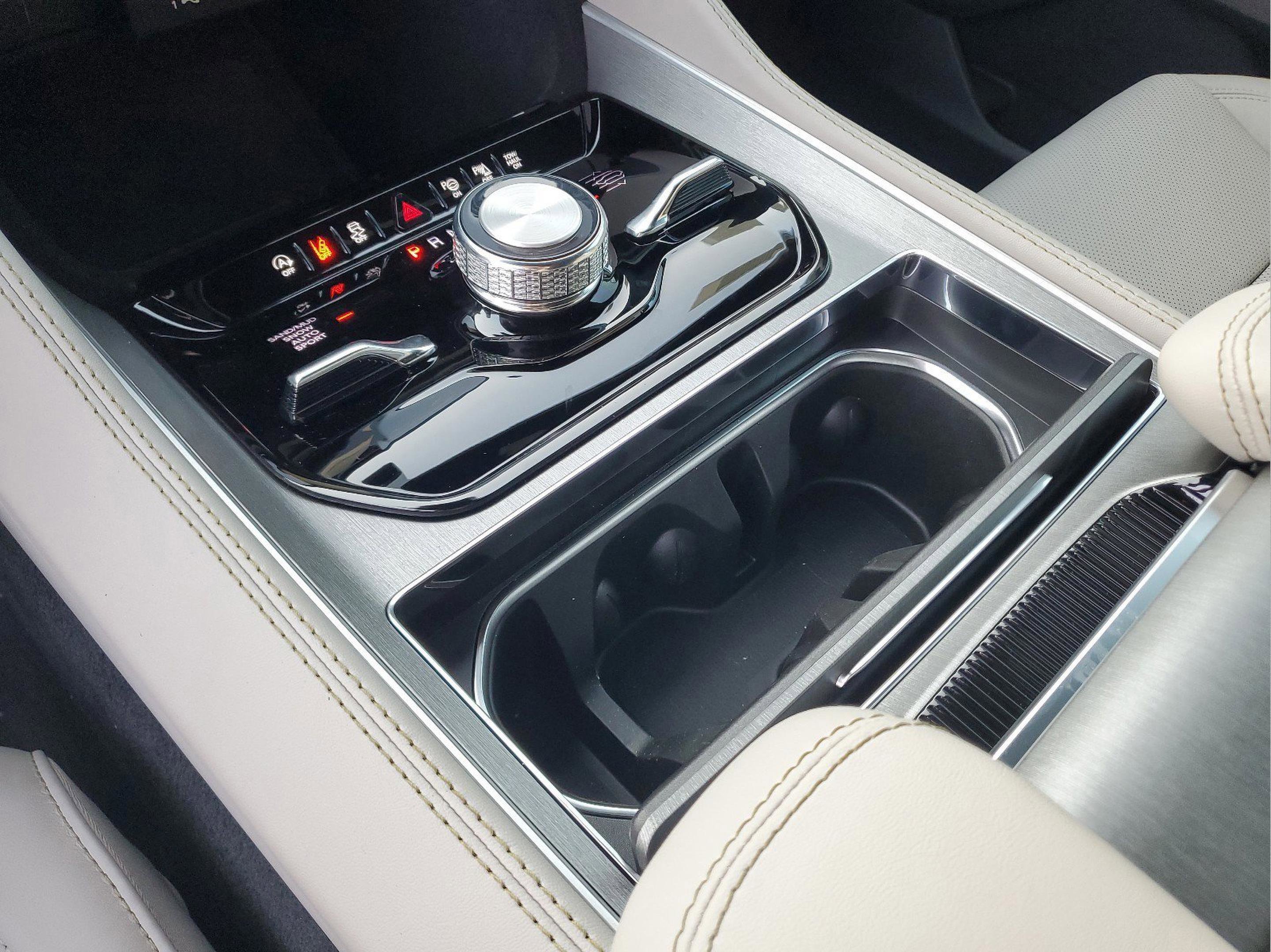 New 2025 Jeep Wagoneer L Series III w/ 8-pass Seating Package image 25