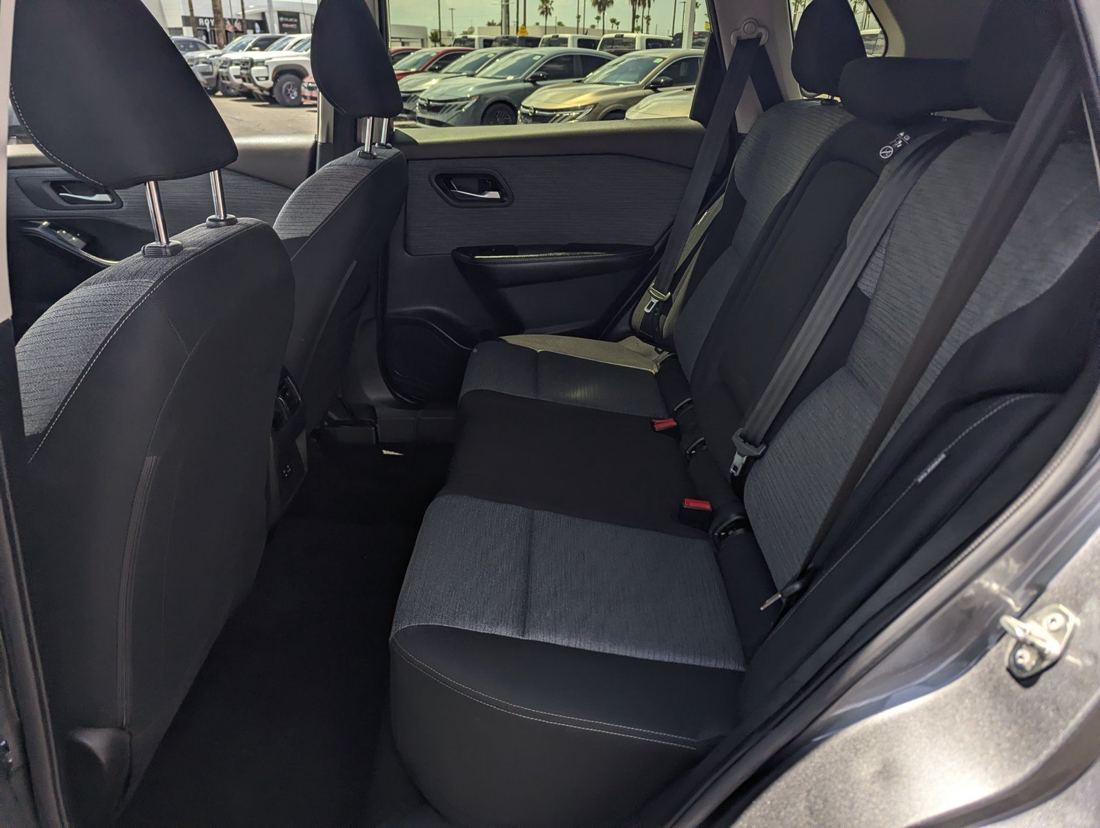 Used 2023 Nissan Rogue SV FWD image 8