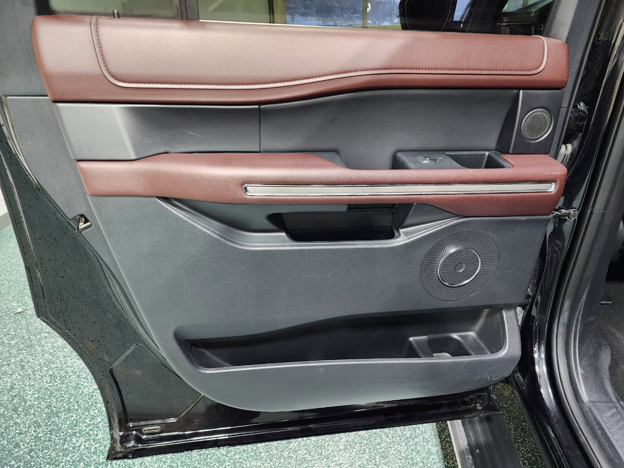 Used 2024 Ford Expedition Max Limited image 19