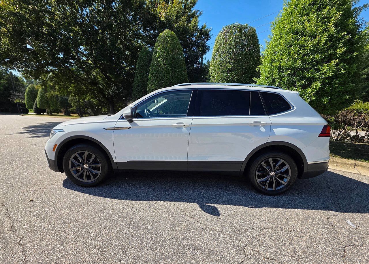 Used 2022 Volkswagen Tiguan SE FWD image 2