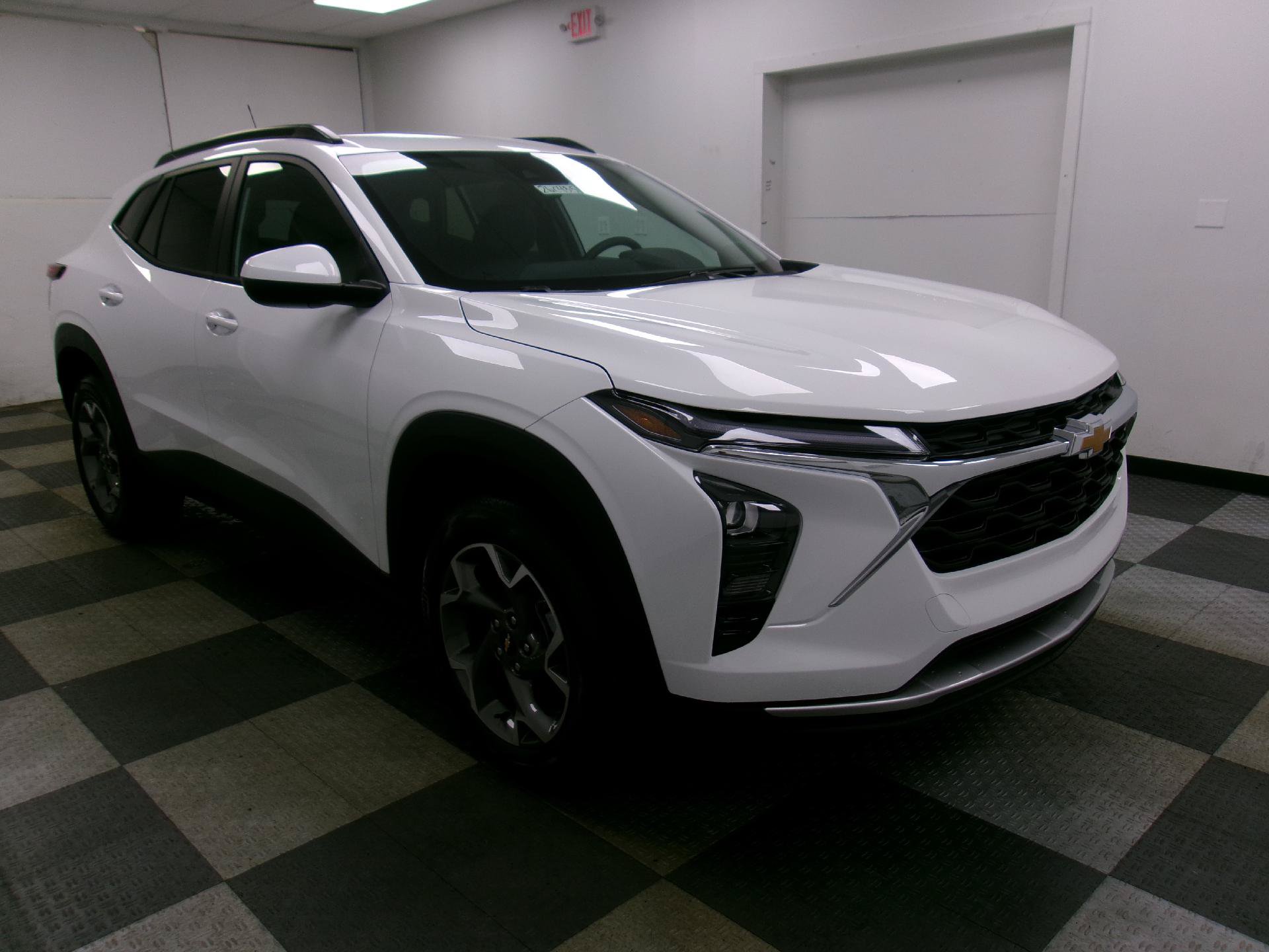 New 2026 Chevrolet Trax LT w/ LT Convenience Package FWD image 14