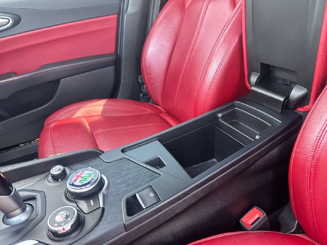 Used 2018 Alfa Romeo Giulia AWD image 24