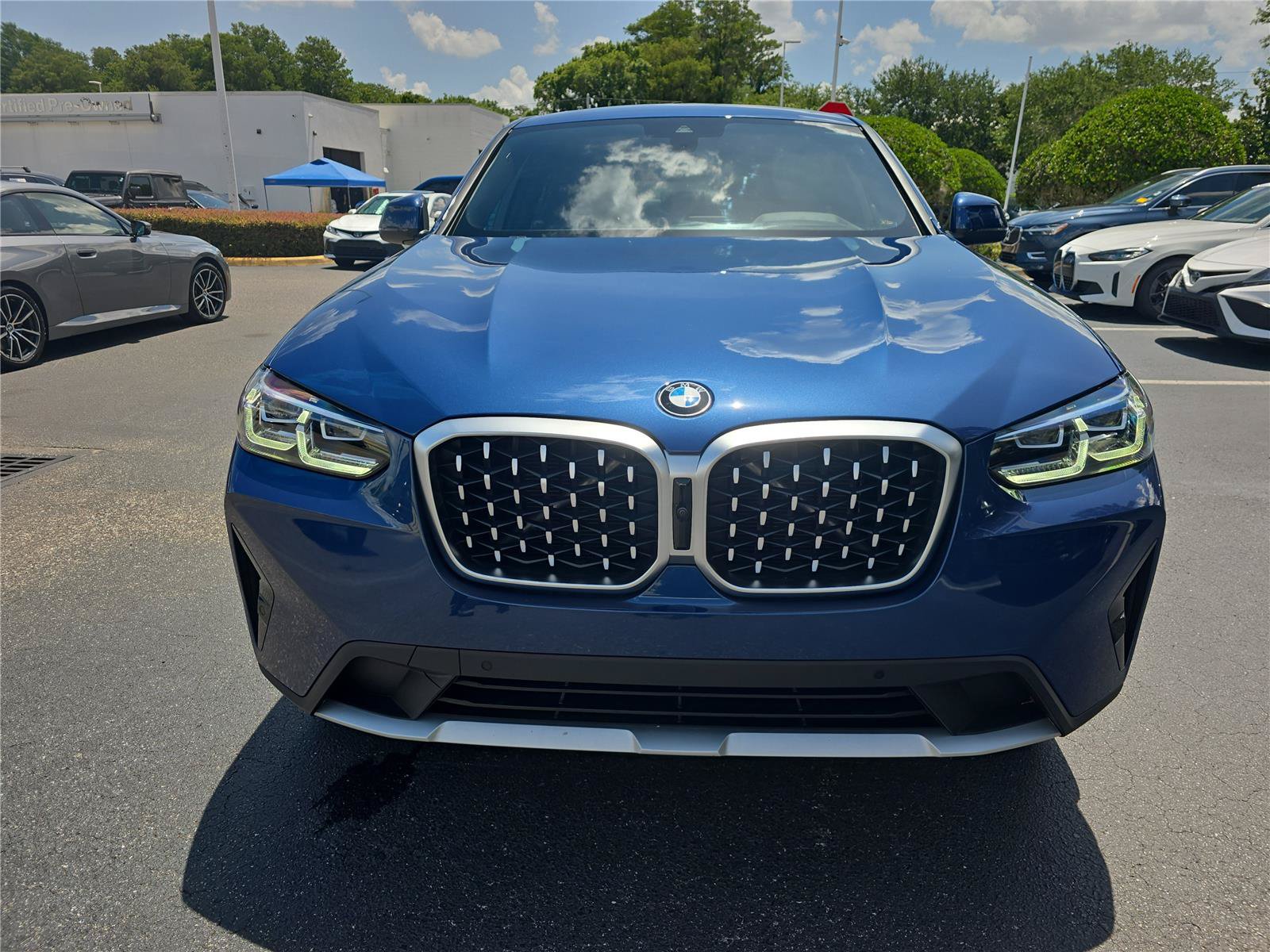 Used 2025 BMW X4 xDrive30i AWD/4WD image 2