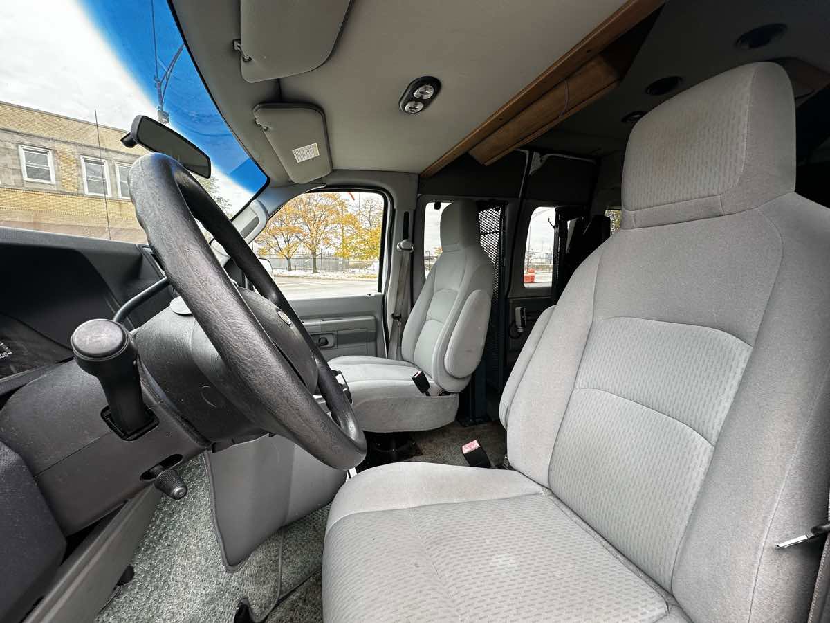 Used 2009 Ford E-150 and Econoline 150 XLT image 8